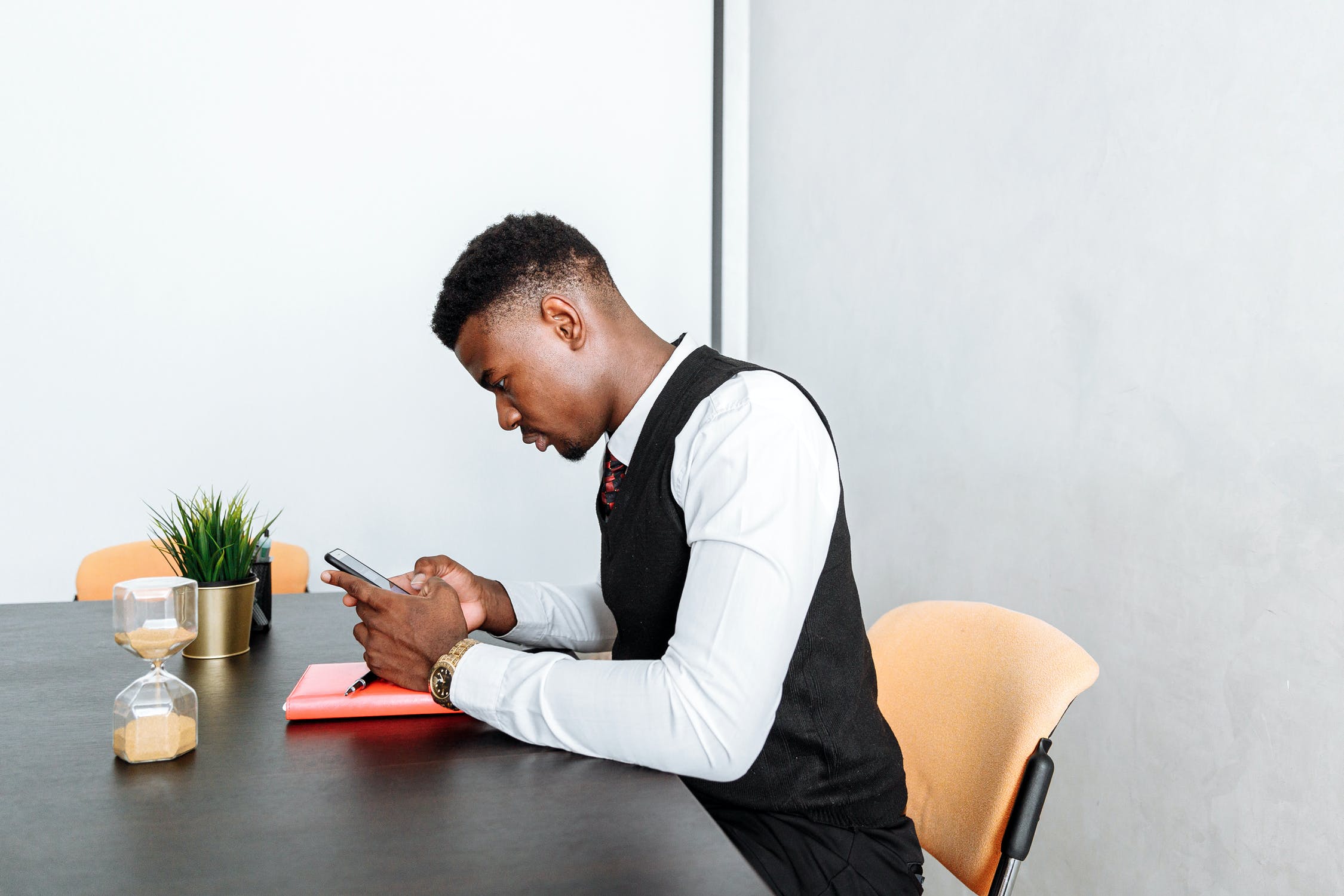 Top 8 Features of an Automated Bank Marketing Follow-up Solution