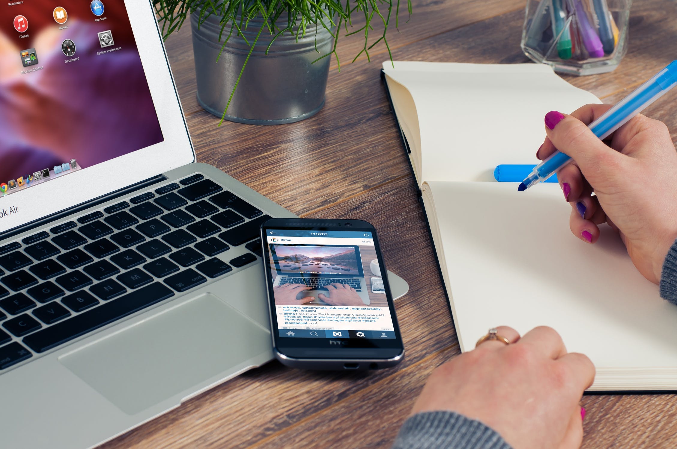 SMS Marketing vs. Email Marketing: What are the Differences?