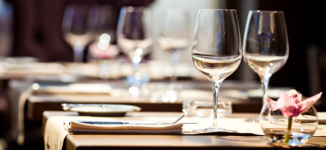 Social Media Hospitality Marketing Risks And Rewards SC